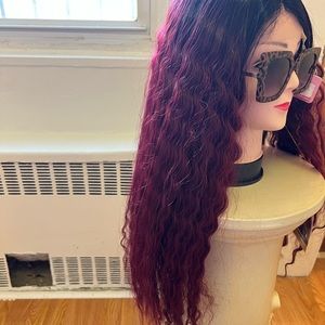 Woman lace front wig with baby hair red 30” Midle part wavy no sheds te vle free